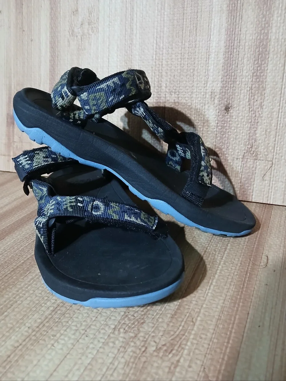 Teva Hurricane XLT2 Kids Sandals Geometric Multi Color 1019390C Size 2  US Euc